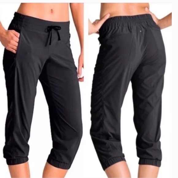 Athleta Pants - Athleta La Viva Capri Cropped Jogger - Black - Size 2